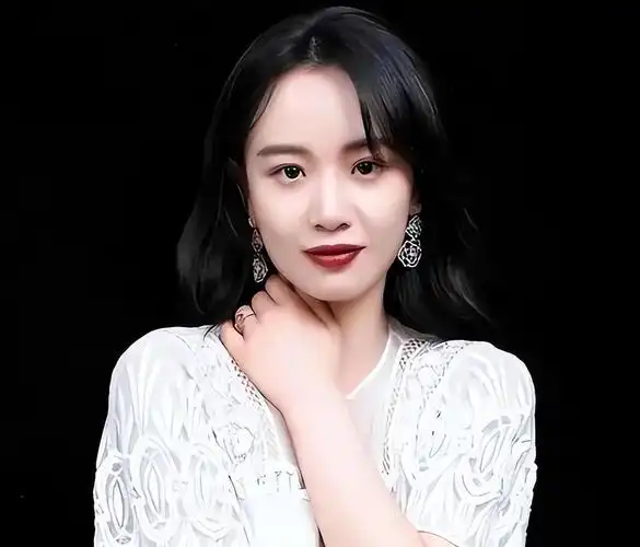 凌晨四点的红杏樱桃山地果园实拍